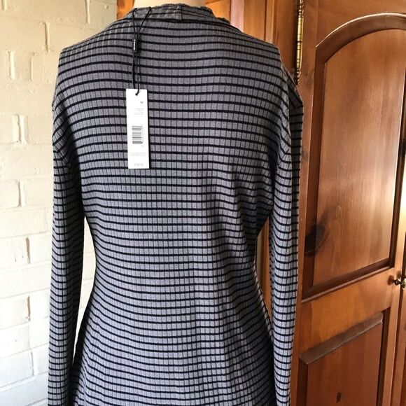 TAHARI sweater gray and black vertical stripes size M - Picture 4 of 4
